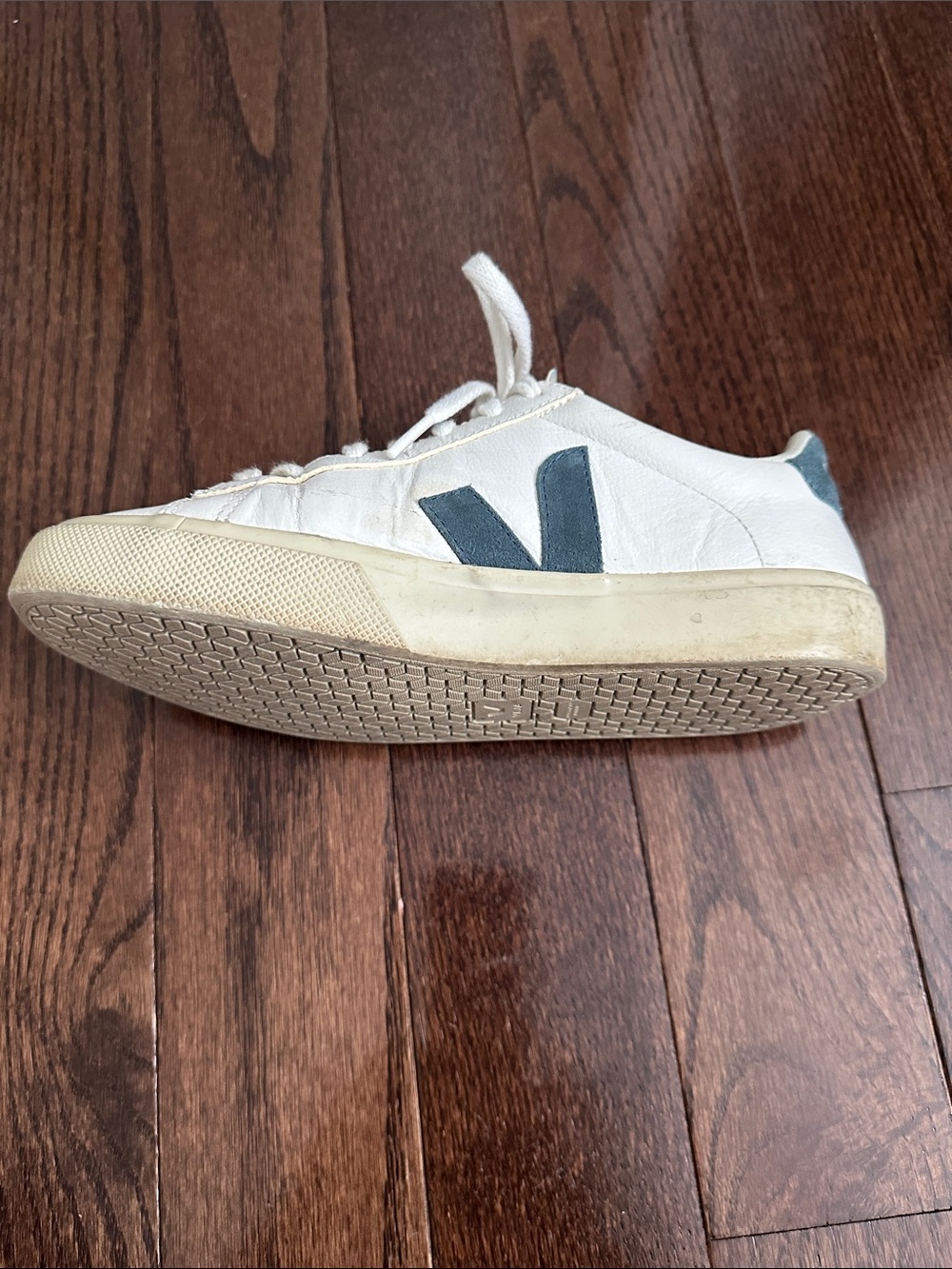 Veja White Leather Sneakers with Blue-Green V Accent. Size 7 - Picture 8 of 11